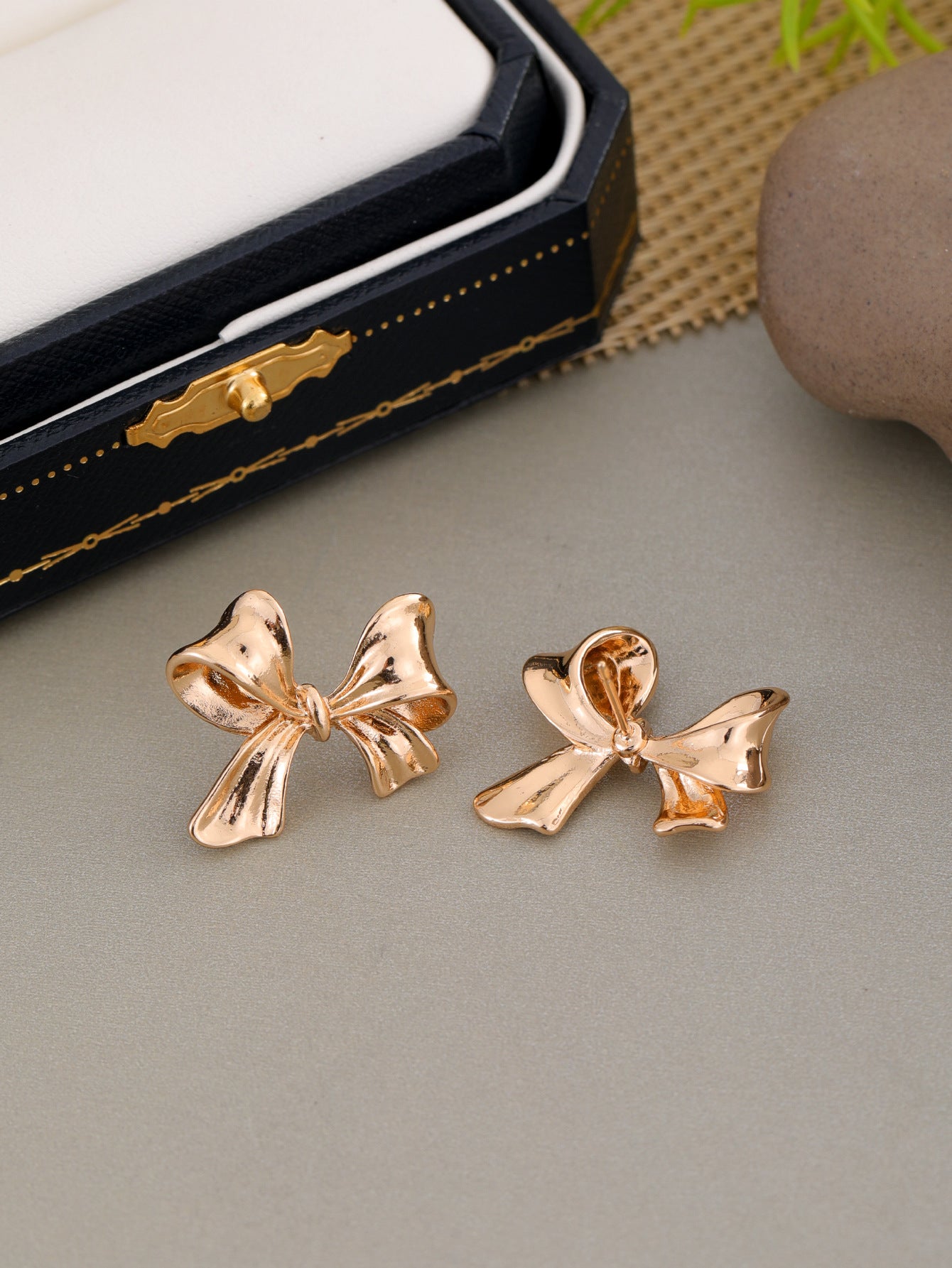 Hot Selling Golden Bow And Earrings For Women