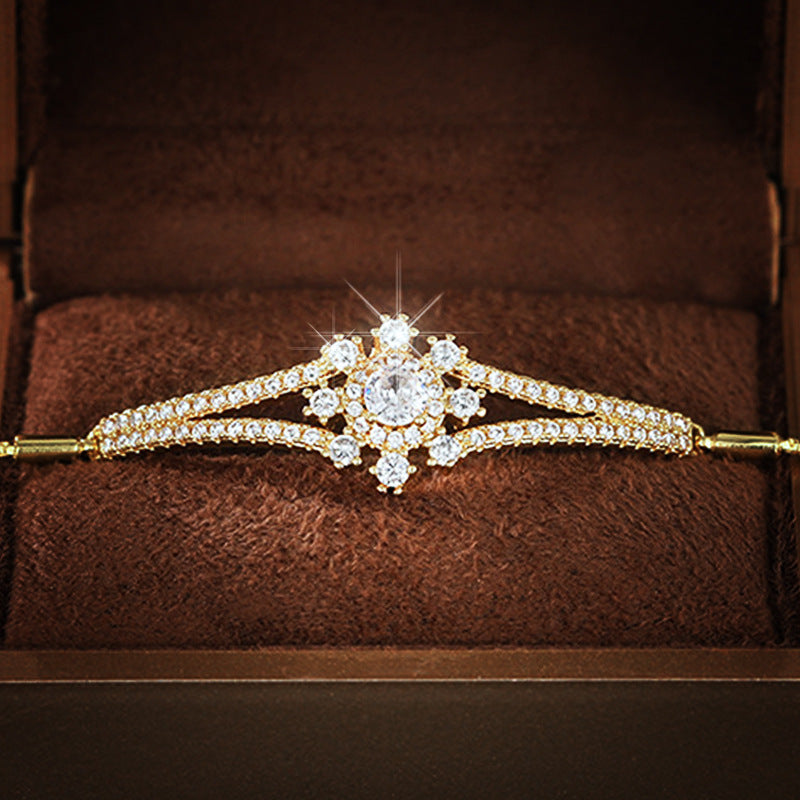 Gentle Romantic Womens Snowflake Bracelet With A Sweet Chic Design And A Dazzling Eye-catching Finish