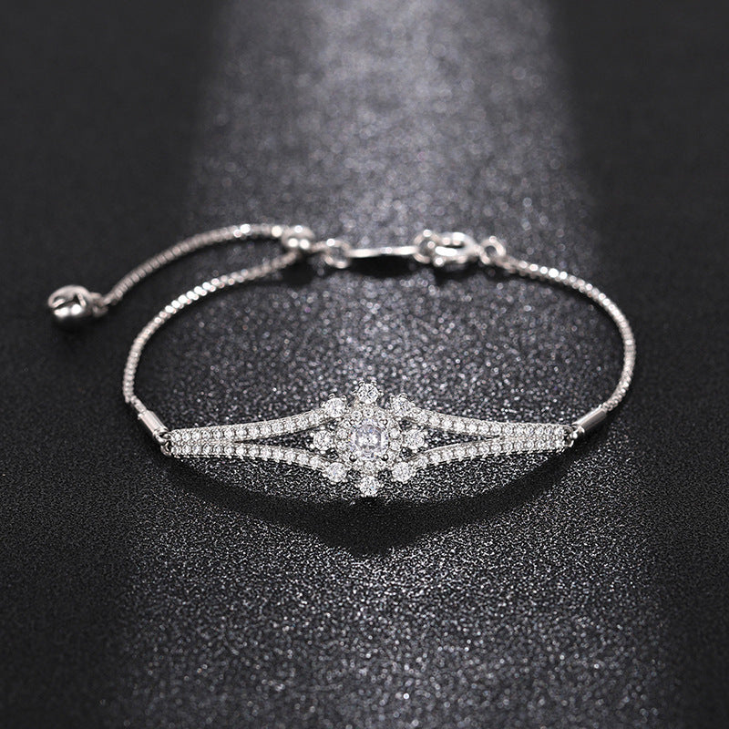 Gentle Romantic Womens Snowflake Bracelet With A Sweet Chic Design And A Dazzling Eye-catching Finish